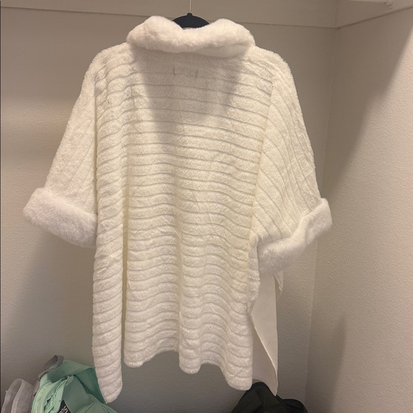 Kathy Ireland White Fuzzy Poncho - Picture 3 of 5